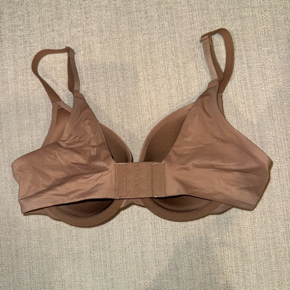 SKIMS Full Coverage Lightly Lined Bra - Picture 2 of 3